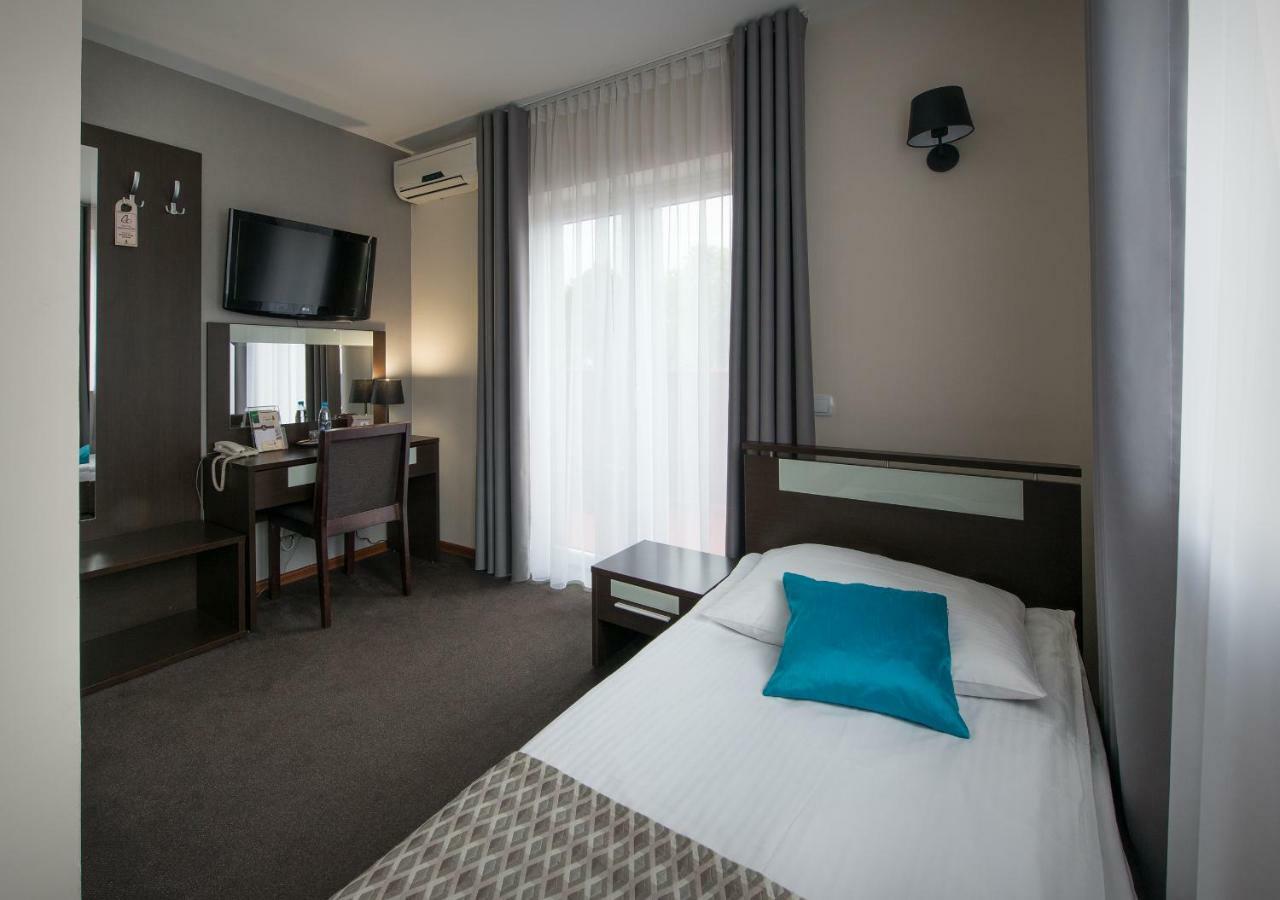 Hotel Capitol Бяла-Подляска Экстерьер фото