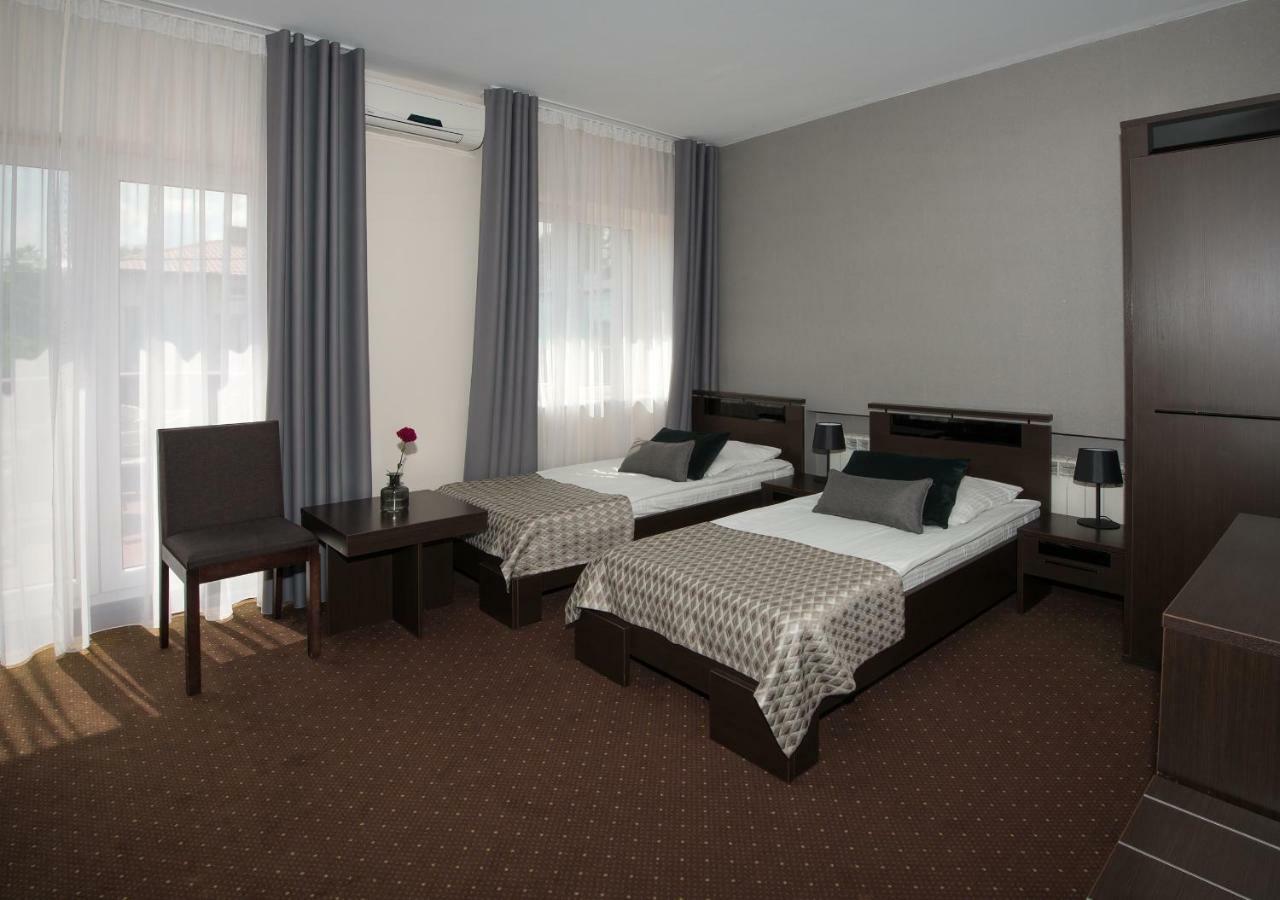 Hotel Capitol Бяла-Подляска Экстерьер фото
